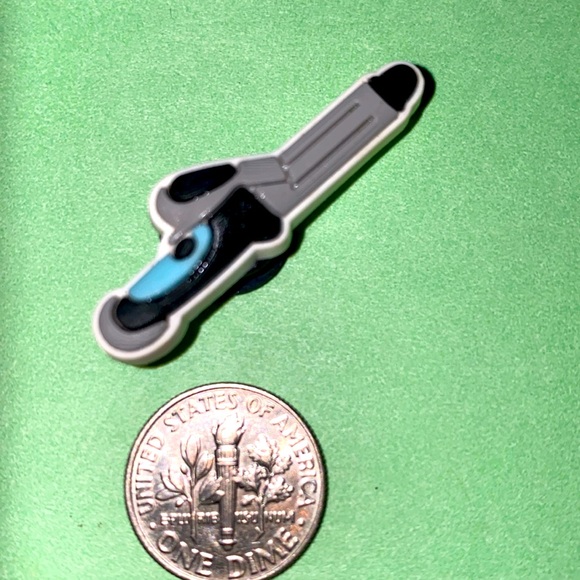 (10 for $15) Curling Iron Beauty Shop Hairdresser Crocs Shoe Charms - Picture 1 of 1